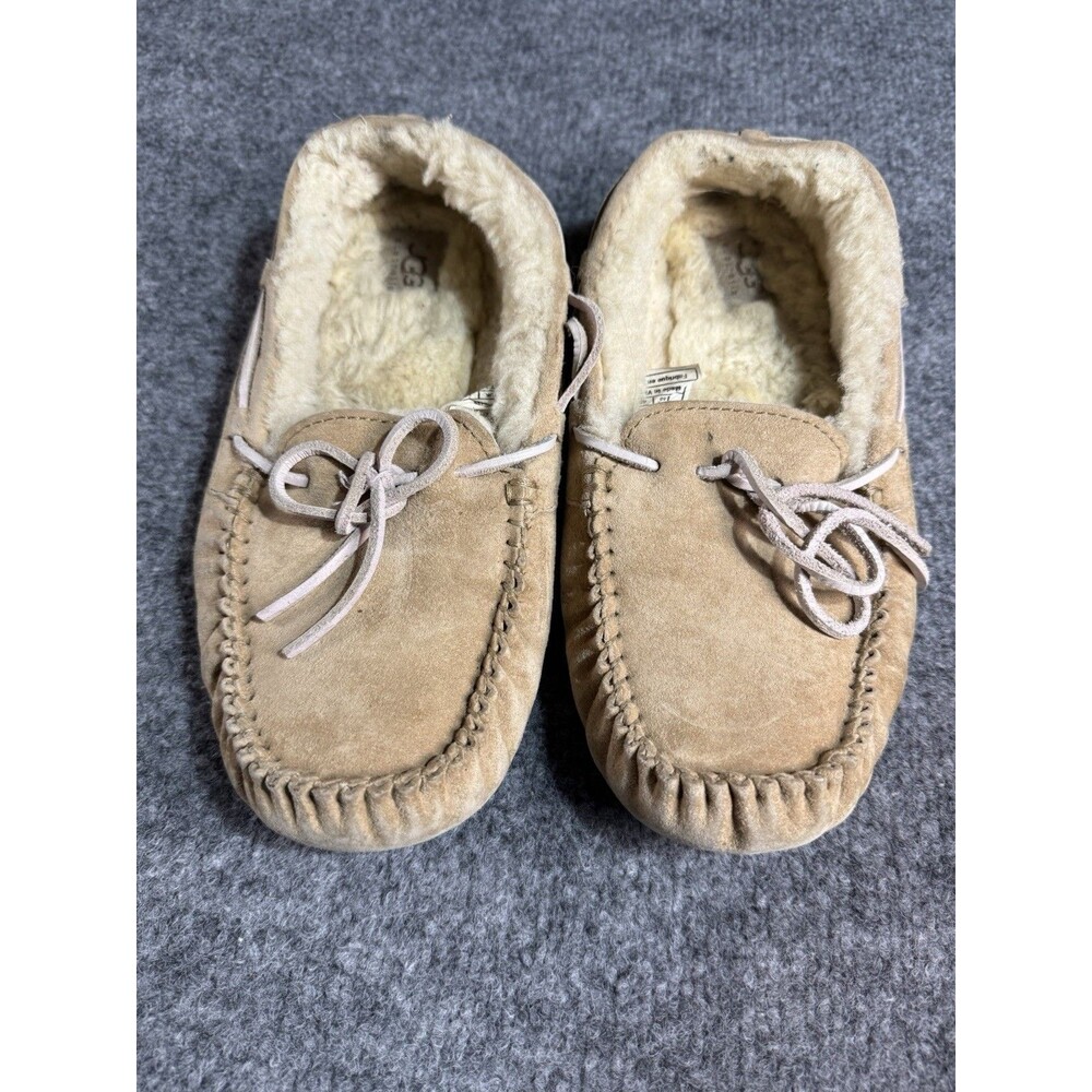UGG Australia Dakota Moccasins – Women’s Size 9 – Chestnut (Light Shade) –